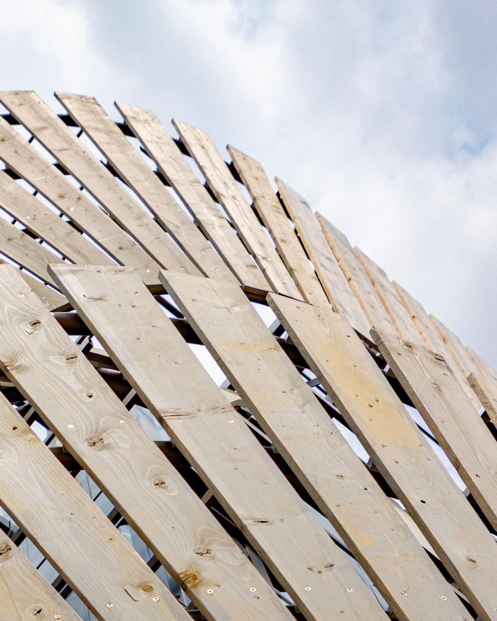 ROC Gilde Roermond
Lennaert van Capelleveen: ‘We willen een duurzaam en gezond gebouw maken dat optimaal presteert. Om dat te kunnen realiseren is al in de eerste schetsen gebruik gemaakt van parametrisch of geïnformeerd ontwerpen.’
@architechcompany 
#RoosRosArchitecten #RoosRos #gezond #toekomstgericht #ROC #Gilde #Roermond #parametrischontwerpen 
📷: @binx_smartility