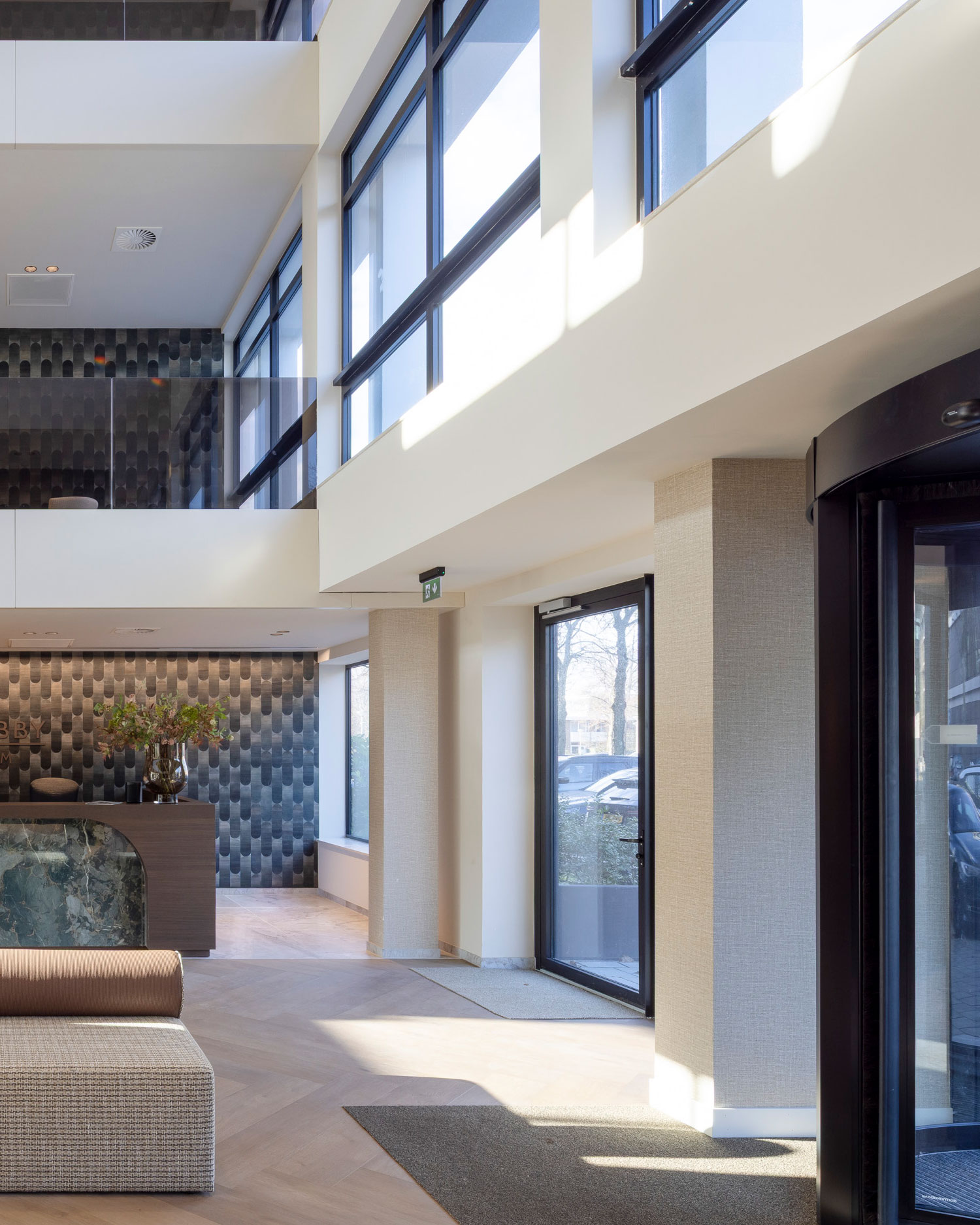 The Lobby Amsterdam

Na een intensieve renovatie en uitbreiding is The Lobby Amsterdam in oktober officieel in gebruik genomen.

📷: @lucasvanderwee 

 #RoosRosArchitecten #RoosRos #gezond #toekomstgericht #TheLobby