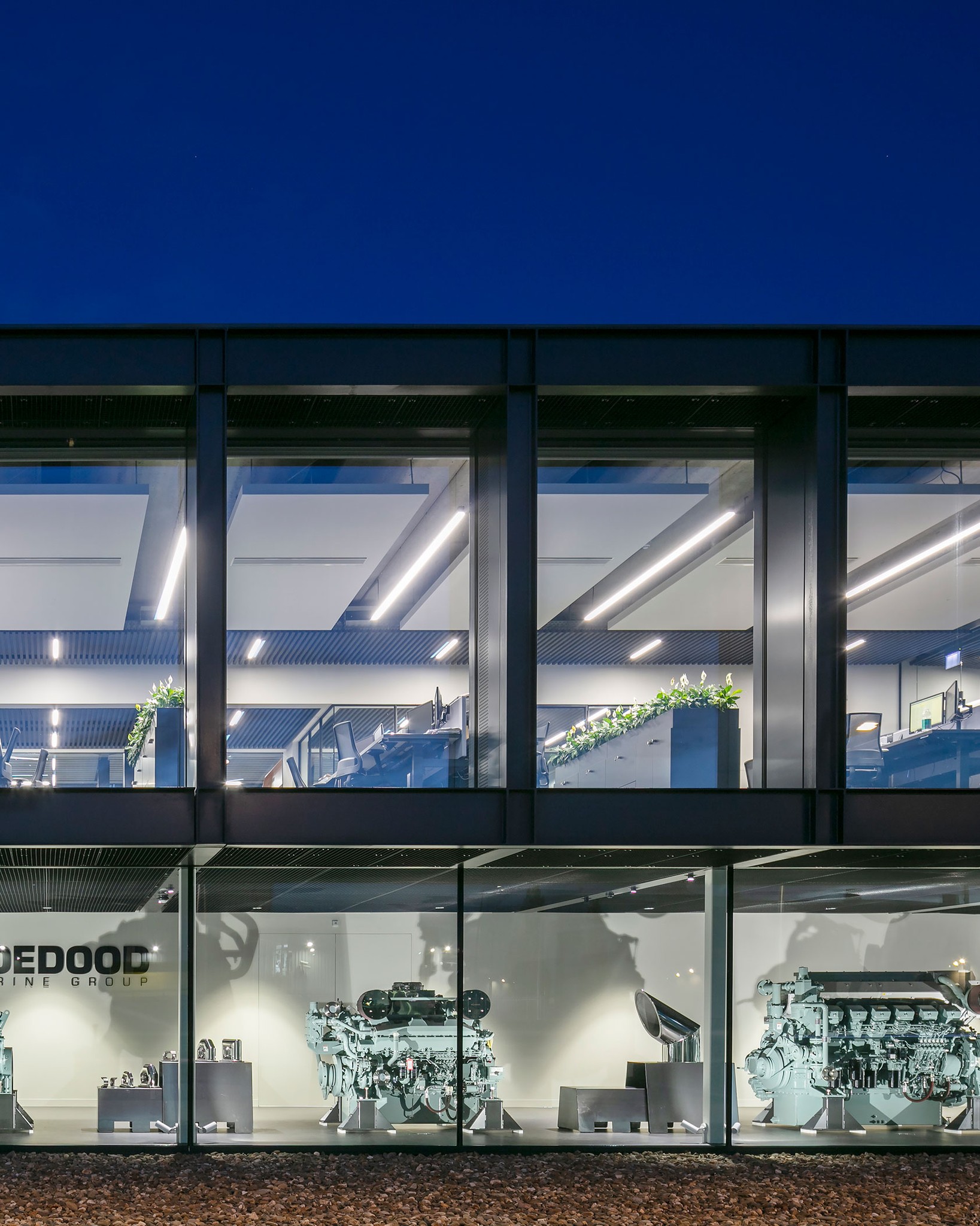 Koedood Dieselservice

Het ontwerp is een combinatie van historische invloed, ambacht, liefde voor het maritieme en een kantoor van de 21ste eeuw. 

#RoosRosArchitecten #RoosRos #gezond #toekomstgericht #Koedood  #dieselservice #HendrikIdoAmbacht