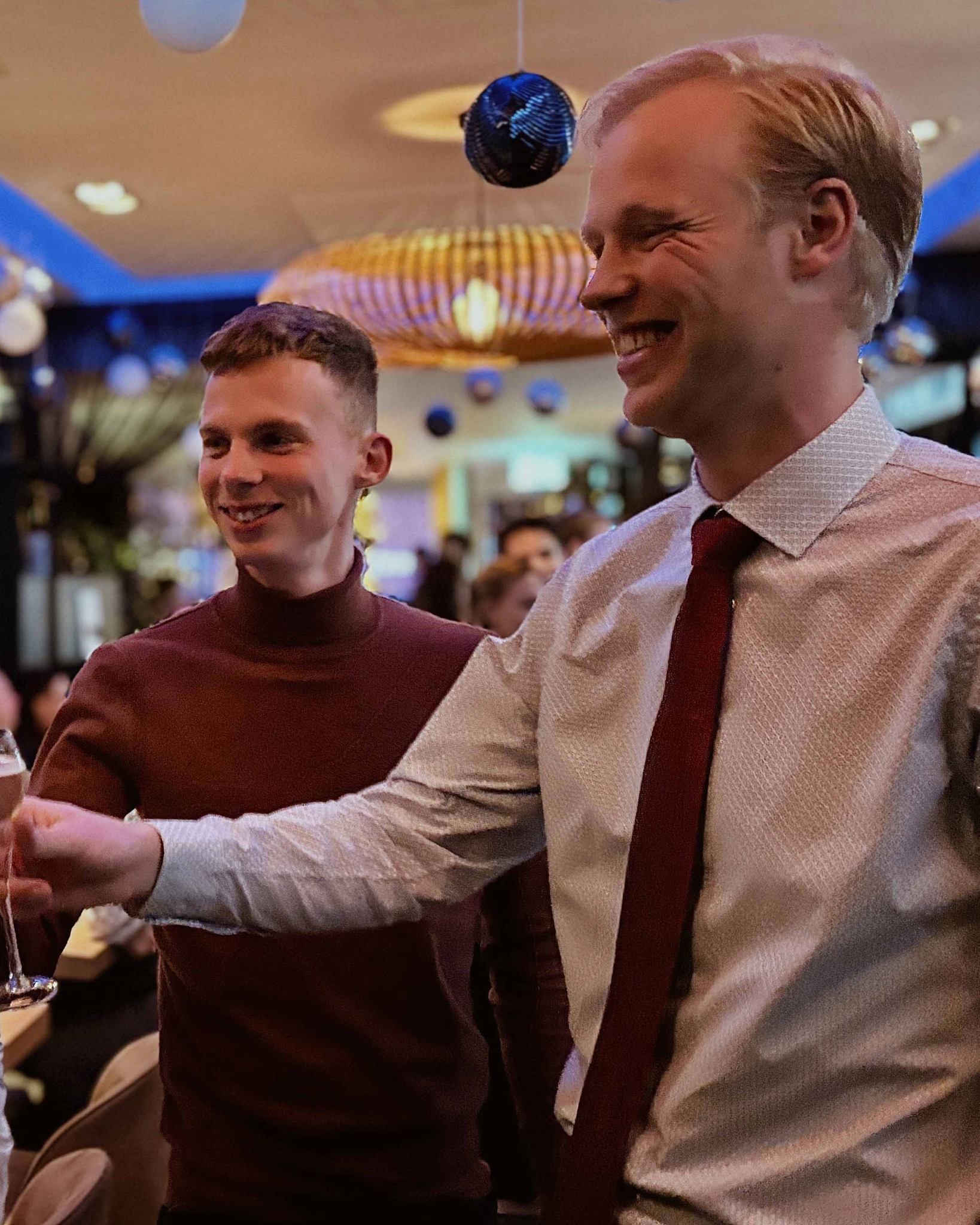 2025 x 2026
 
2026 is het eerste jaar op weg naar de nieuwe stip op de horizon in onze toekomstvisie RoosRos2030. Bouw je mee?
 
#RoosRosArchitecten #RoosRos #gezond #toekomstgericht #eindejaarsbijeenkomst #kerst