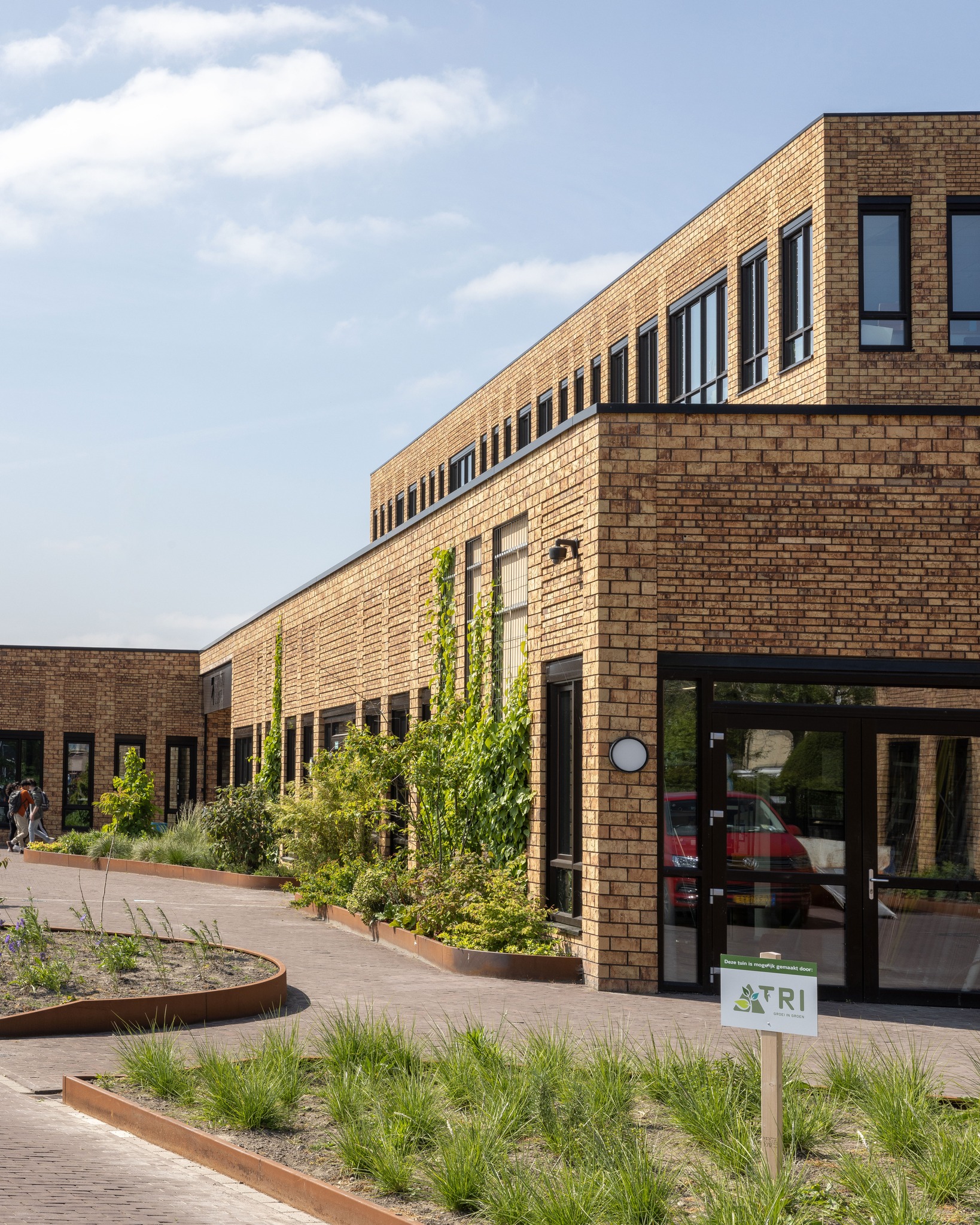 Beroepscampus Middelharnis. 

Een toekomstbestendig gebouw met een robuust betonnen skelet, waarin flexibiliteit centraal staat.

#RoosRosArchitecten #RoosRos #gezond #toekomstgericht #Beroepscampus #Middelharnis #trots