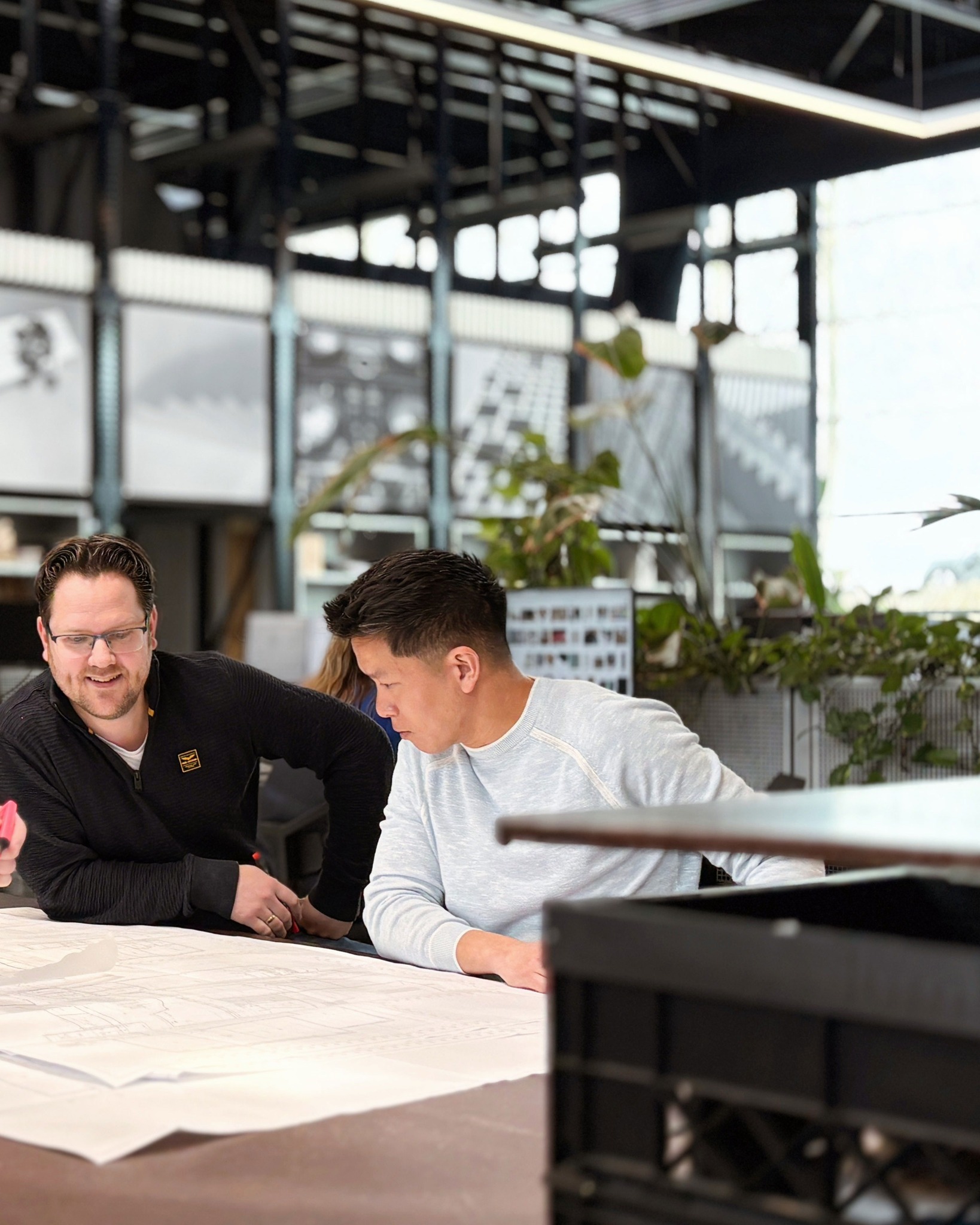 Impuls Lab

Wat maakt een gebouw meer dan alleen een goed ontwerp? Wanneer raakt architectuur echt iets, bij de gebruiker, de omgeving of de cultuur? Binnen RoosRos willen we die vraag vaker en bewuster te stellen. Niet alleen aan het begin van een project, maar juist ook tussendoor. Vanuit die gedachte is het Impuls Lab ontstaan: een initiatief waarin ontwerp en techniek samenkomen om projecten te verdiepen en te verrijken.

#RoosRosArchitecten #RoosRos #gezond #toekomstgericht #impulslab #architectuur