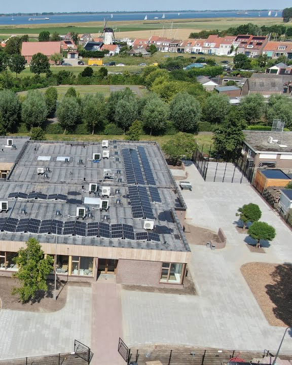 ScholenSafari Meerschool

Hoe kunnen wij bestaande schoolgebouwen sneller verduurzamen en slimmer herontwikkelen? Dat is de vraag die centraal staat tijdens de eerste ScholenSafari op 3 juni in de gemeente Tholen.

#RoosRosArchitecten #RoosRos #gezond #toekomstgericht #MeerSchool #ScholenSafari