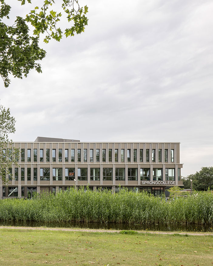 Alfrink en Sprongcollege Deurne

📸: @lucasvanderwee 

#RoosRosArchitecten #RoosRos #gezond #toekomstgericht #betekenisvol