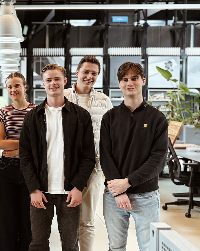 Welkom!

Een warm welkom aan onze nieuwe gezichten binnen de RoosRos-familie! Deze maand zijn vijf stagiairs gestart om het vak te ontdekken, ervaring op te doen en zich verder te verdiepen in een specifiek onderdeel van het werk. 

#RoosRosArchitecten #RoosRos #gezond #toekomstgericht #betekenisvol
