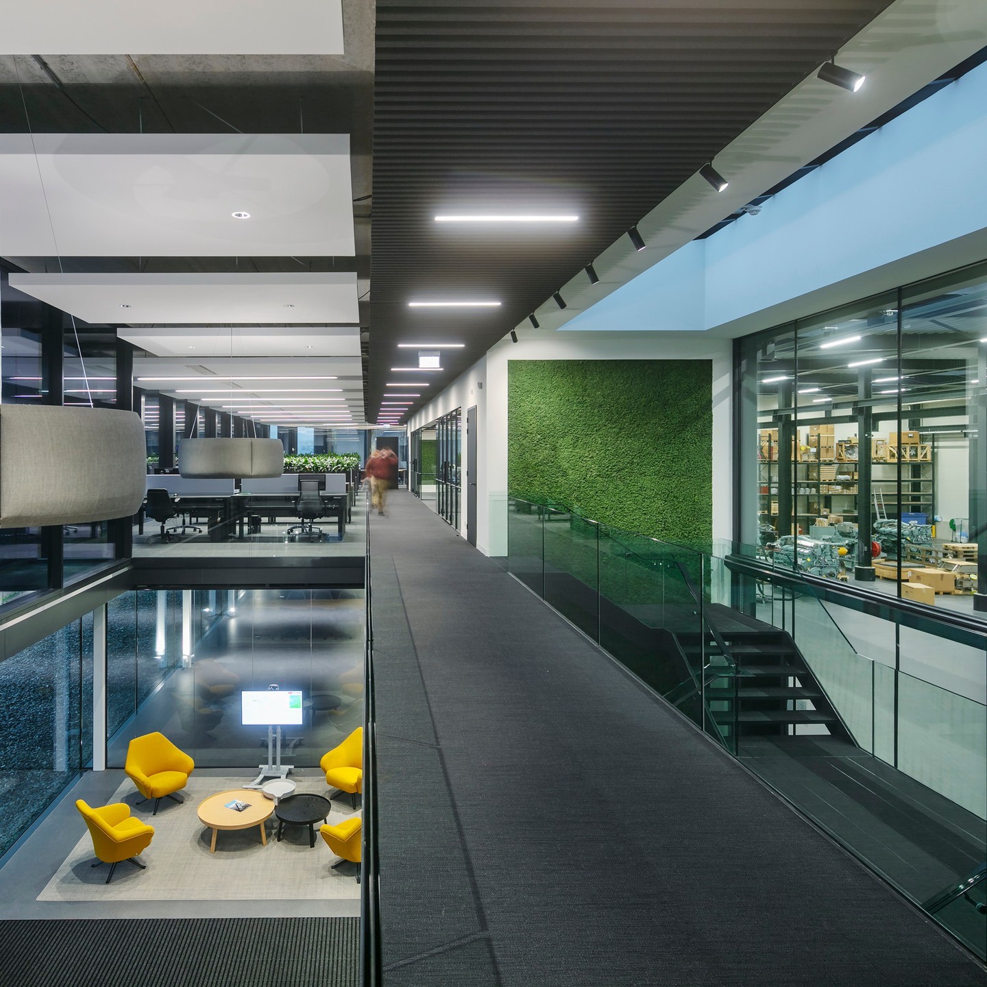 𝗞𝗼𝗲𝗱𝗼𝗼𝗱 | Stoer, transparant en modern. Dat zijn begrippen die het nieuwe onderkomen van het familiebedrijf Koedood in Hendrik-Ido-Ambacht omschrijven. Het ontwerp is een combinatie van historische invloed, ambacht, liefde voor het maritieme en een kantoor van de 21ste eeuw. Een samensmelting van noeste arbeid, vakmanschap, technologie en trots!
▪
▪
▪
#roosrosarchitecten #roosros #Koedood #Dieselservice #kantoor #multifunctioneel #HendrikIdoAmbacht #flexibel #transparant #plezier #passie #teamRoosRos #architectuur #architecture #architectural #archilovers #architects_need #archdaily